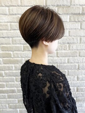 アレゴ(Allergo) センターパートショートボブ束感ハイライト