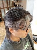 マッシュウルフ/シルバーインナーカラー/センターパート