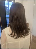 オリーブベージュ