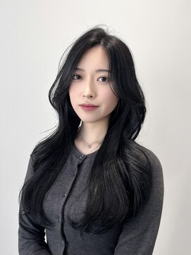 ラクシア(LucxiA) 韓国ヘア/くびれ巻き/レイヤーカット/顔周り/暗髪