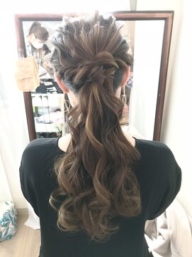 ロカット サロン(Roquat Salon) ふんわりロングローポニーアレンジ【ヘアアレンジ　立川南/袴】