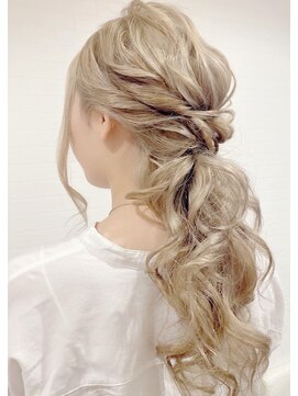 グランルッソ 岡山駅前(GRAN LUSSO) 華やかなローポニーテール