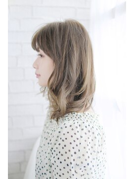 シュシュット(chouchoute) 斜めバングデザインカラーシルキーベージュグレージュカラー/164