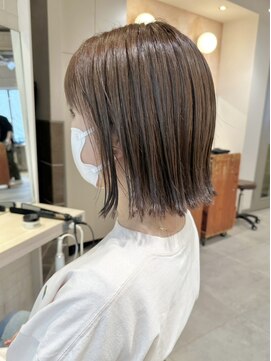 ヒビヲ(HIBIO) 大人ショートボブカット切りっぱなしボブタッセルボブ横浜西口