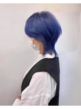 コニーズヘアサロン(Connie's Hair Salon) 来たる冬を制覇する、攻めのブルー!