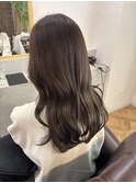 レイヤーカットとアッシュグレーカラー