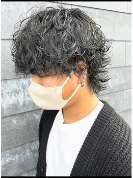 ヒュイル バイ ニアウ(Hwyl by Niau) メンズマッシュパーマ波巻きスパイラルパーマニュアンスパーマ