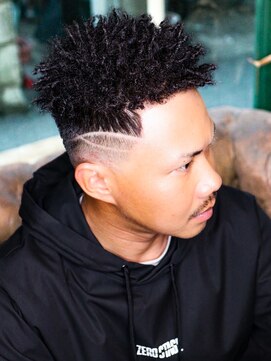 プロショップウェーブ セカンド(PRO SHOP WAVE II) スペインカール/テーパーフェード/メンズパーマ/フェザーパーマ