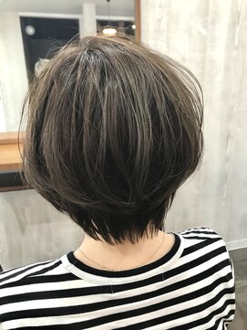 ヘアーアンドライフミルコ(miRuko) ハイライトショート