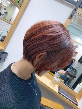 アヴァロン(AVALON) 30、40代にオススメ！襟足短めくびれ前下がりショート×イルミナ