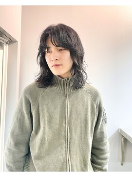 ゾーイ ボーイズ(ZOEY boyz) ロングヘアゆるスパイラルパーマ無造作バングありニュアンス