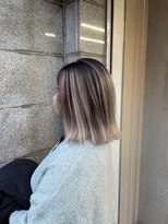 エミーバイモアムー(Emmie byMoremuu)&nbsp;ベージュバレイヤージュホワイト