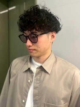 セプト 博多(SEPT.) 波巻きスパイラルパーマ 束感 眉カット ツーブロック 20代30代