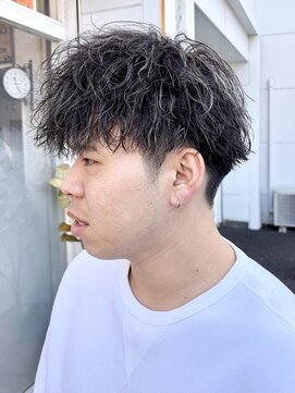 クオリア(Quaria) メンズハイライト/メッシュカラー/ツイストスパイラルパーマ