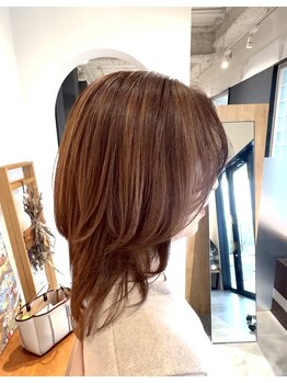 ビーアンドイー(B&E)の写真/【半個室】ブリーチなし派もブリーチ派も満足できるトレンドと髪へのやさしさ両方を叶えるデザインカラーを