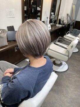 ムーブ(Moob) くすみがかったスモーキーなホワイトベージュ【別府】