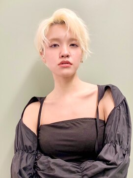 ヒトワ(hitowa) ブロンドショート/ハイトーン/メンズライク/マニッシュショート