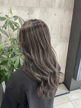 リッシュ(RISH) ベージュハイライト/ハイライトカラー/ロングヘアカラー