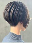 刈り上げ 前下がりショート オリーブグレージュ イルミナカラー