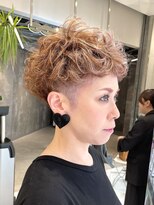 ピークアブー 原宿ハラカド(PEEK-A-BOO) ふんわり丸みのあるマッシュショート&カーリーヘア。