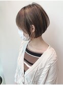 ナチュラルハイライトショートボブ耳掛け
