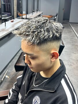 ランディ(RANDY) ホワイトメッシュ×ツイストパーマ