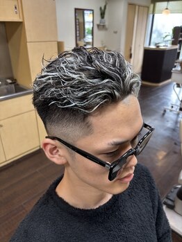 マモル(MAMORU)の写真/茨木市でメッシュを求めてる方必見！カッコいいホワイトメッシュで個性が光るスタイルへ！