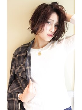 レウナ 外苑前(Reuna) 黒髪アッシュ☆ランダムウェーブ【外苑前・青山・表参道】