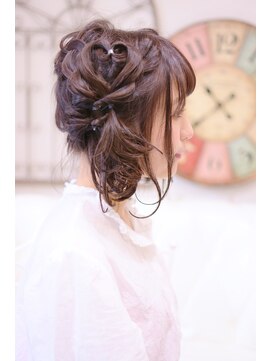 メイズ(MAZE) 【メイズ東中野・鍛原志行】ハートの編み込みツインテール