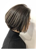 ボブ　マッシュショート　カーキグレージュ　大人かわいいヘア