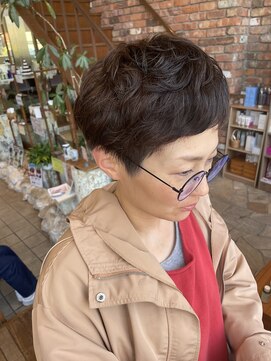 ビハツヤ(BIHATSU-YA) くせ毛風ベリーショートスタイル