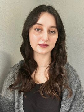 カゼ ダイカンヤマ Kaze DAIKANYAMA ゆるパーマロング/センターパートロング