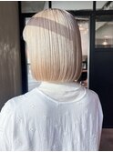 ホワイトベージュボブミディアム前髪カット_ba542261