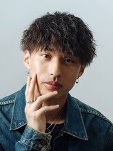 ダズルヘアラッシュ(DAZZLE hair RUSH) ツイストスパイラルパーマセンターパートツーブロックメンズ眉毛