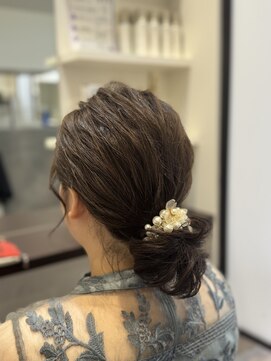 アナザーワールドココン(ANOTHER WORLD cocon) ポニーテールアレンジ