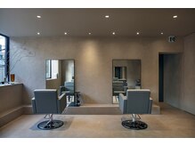 ROW　ボブレイヤーボブハイライト/メンズカットmen's cutメンズパーマ/ヘアセットの雰囲気（SupposeDesignOfficeがデザインした落ち着いた空間）