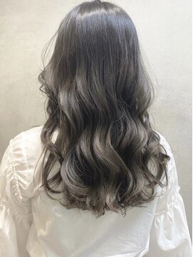 ヴィーヴォ 天六店(VIVO) 【VIVO】西屋綾香 抜け感ヘア グレイアッシュ グレージュカラー