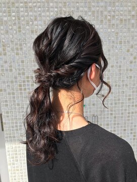 ヘアアーツ ブルーム(hair art's BLOOM) 大人ローポニーアレンジスタイル 。