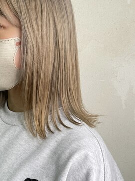 カーム(calm) ミルクティーベージュのハイトーンカラー