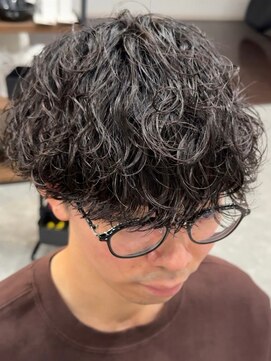 フゥ 宇都宮(FeU) 波巻きパーマセンターパートツイストパーマメンズマッシュパーマ