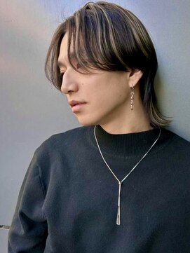 トルネード(TORNADO) 外国人風ハイライト センターパート　ウルフカット A0108