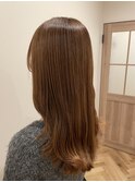 ベージュ系カラーのロングスタイル