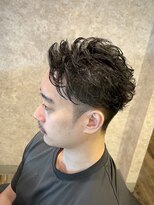 キタセンジュバーバー バイ ティーズ(KITASENJU BARBER by T's) フェザーパーマ アップバングショート ツーブロック