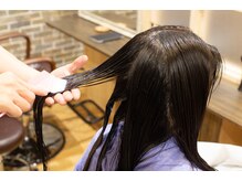 ４【トリートメント塗布】当店独自開発のトリートメントをお客様にあったベストの調合で塗布していきます♪