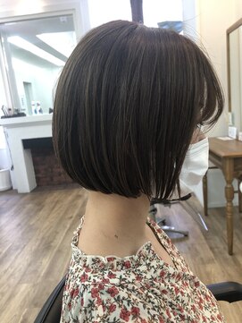 アメリ(Ameri) -Ameri-ミニボブ × 透け感グレージュ