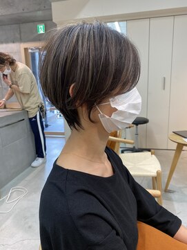 ミィ 浦和(mee) 【mee.】ユウ ショート ボブ 前髪 イメチェン ハイライト