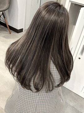 ベア(Bear) グレージュくすみカラーハイライトダブルカラーケアブリーチ