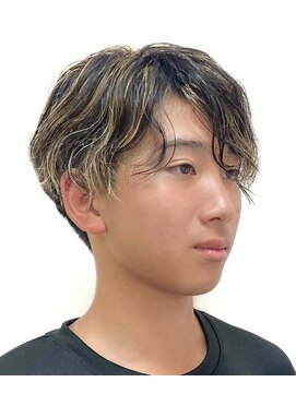 黄ぐまくん美容室 メンズ　ツーブロック　メッシュ