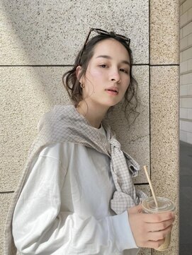 エイチ 天神橋(H) ミルクティーグレージュショートウルフレイヤーカットクラゲヘア