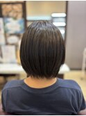 毛先に動きと軽さを出したショートボブスタイル